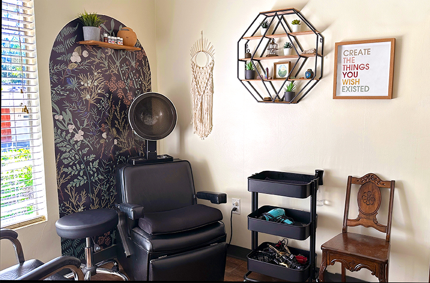 salon chair with decorations