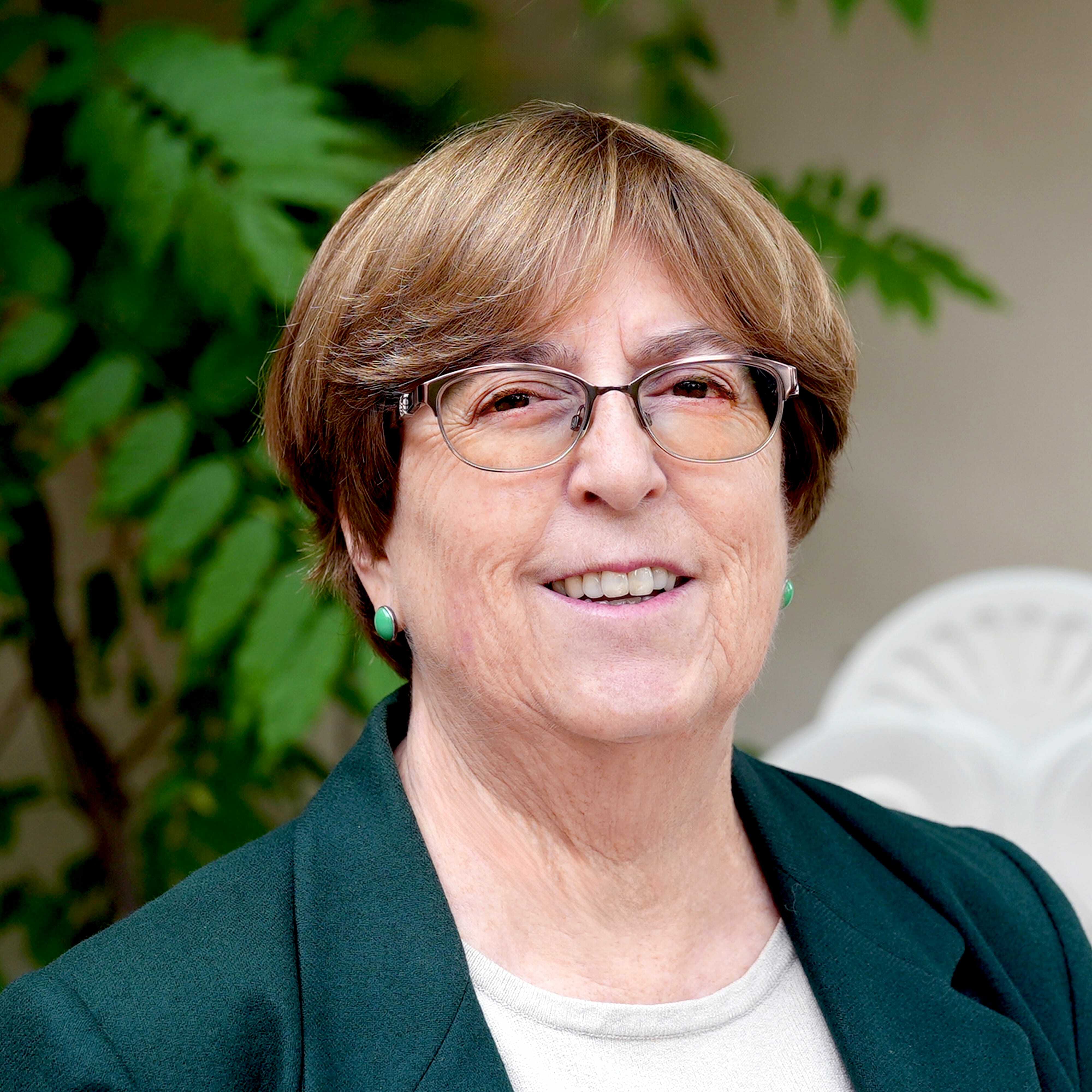Headshot of Gloria Pitzer